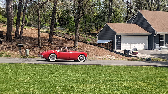 Robbie drives off
